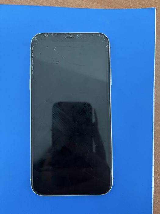 Продам 11 айфон 64гб