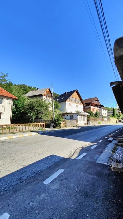 Vând casă+spatiu comercial