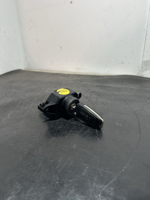 Contact cu cheie Audi Q7 4LB 3.0 TDI V6 4F0909131E