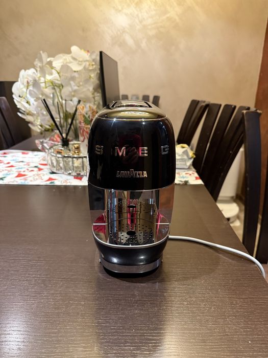 Кафемашина Lavazza Smeg AMM Black
