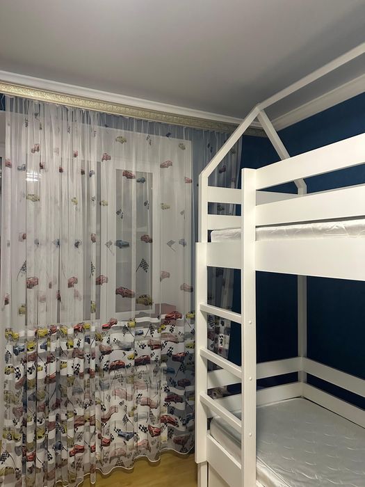 Детская кровать с детской стенкой