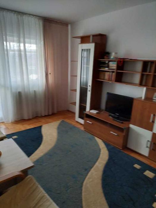 Proprietar, apartament cu 3 camere decomandat, situat vis a vis de IPJ Bacău