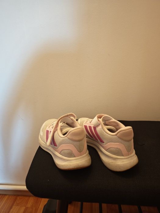 Adidas puțin folosit copil