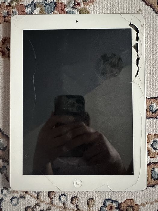 Продаются 2 айпада и зарядка