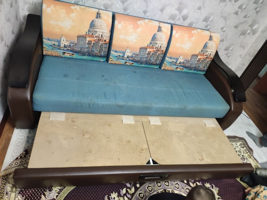 Продается диван очень качественый