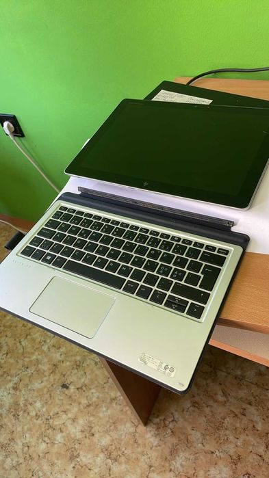 Лаптоп/Таблет 2-в-1 HP Elite x2 1012 G2