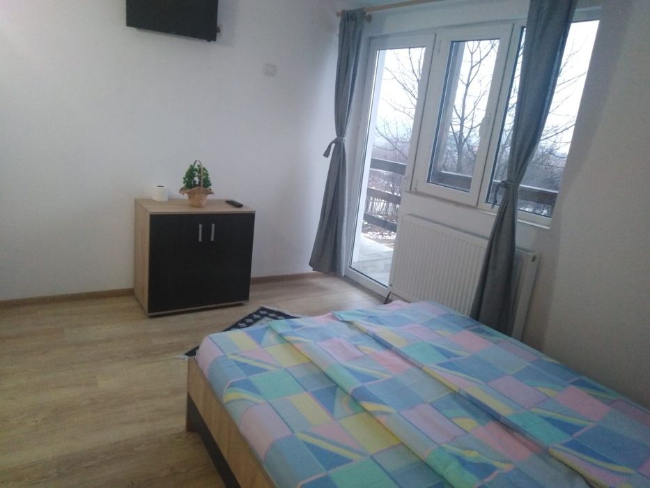 Inchiriez casa în regim hotelier