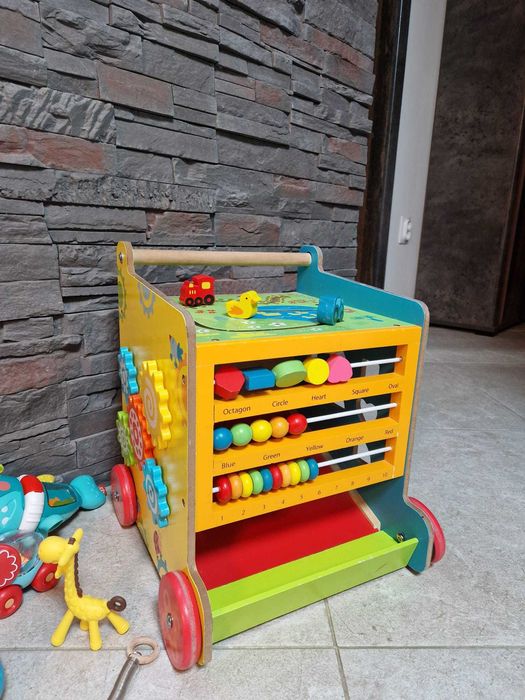 Lot jucarii si antemergator de lemn