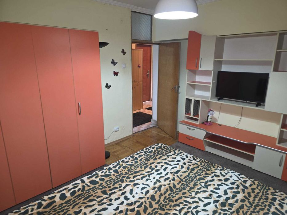 Apartament cu doua camere decomandat si spatios in Fratii Golesti