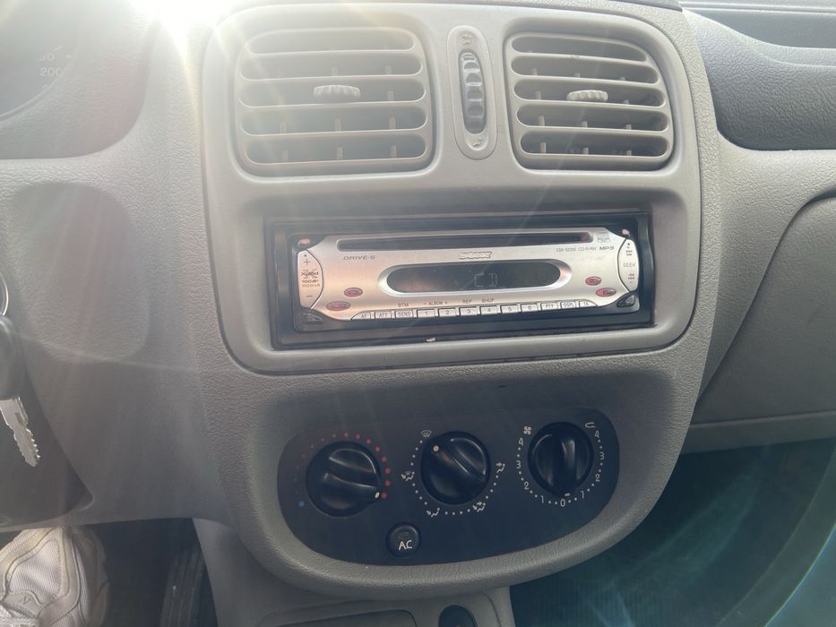 Vand renault clio !!!