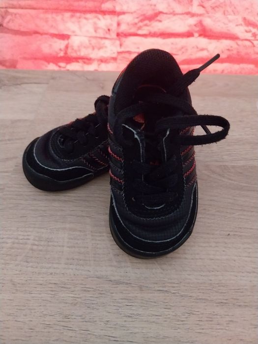 Маратонки Адидас 19 номер