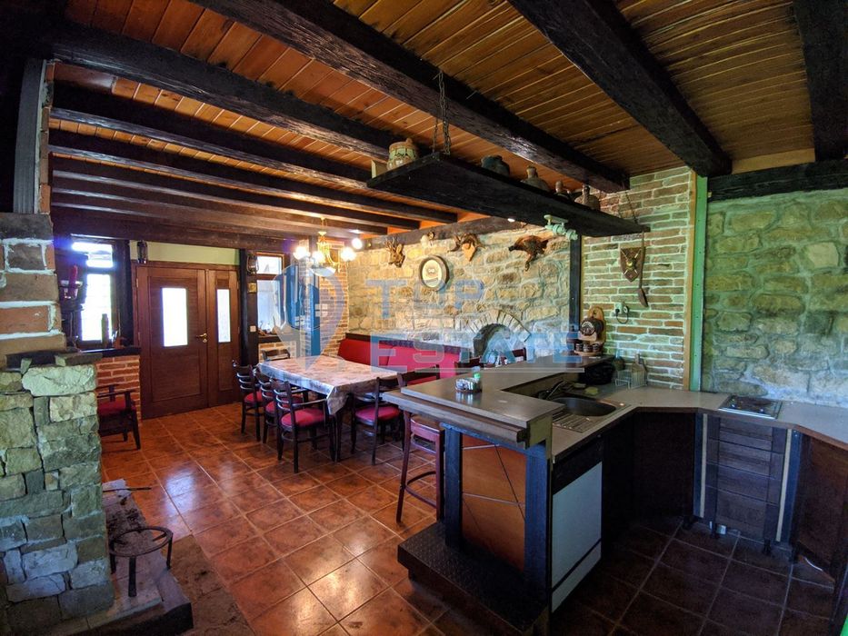 Продава се Къща в Елена - 1200 кв.м за 375 €/кв.м - Снимка #2