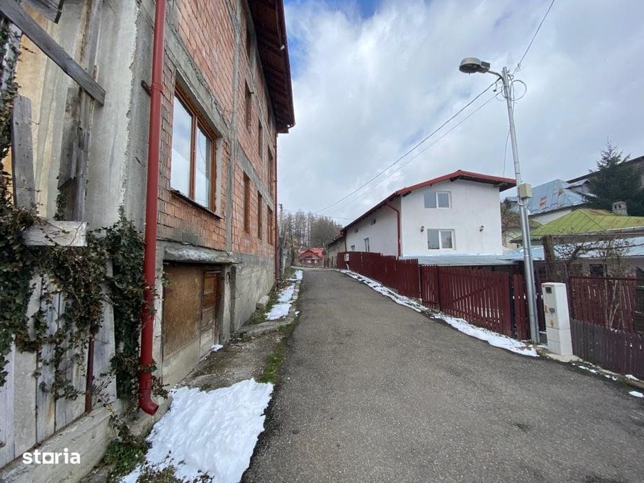 BUSTENI, VILA NEFINALIZATA 680 mp - Teren 400 MP - Strada Erou Stanica