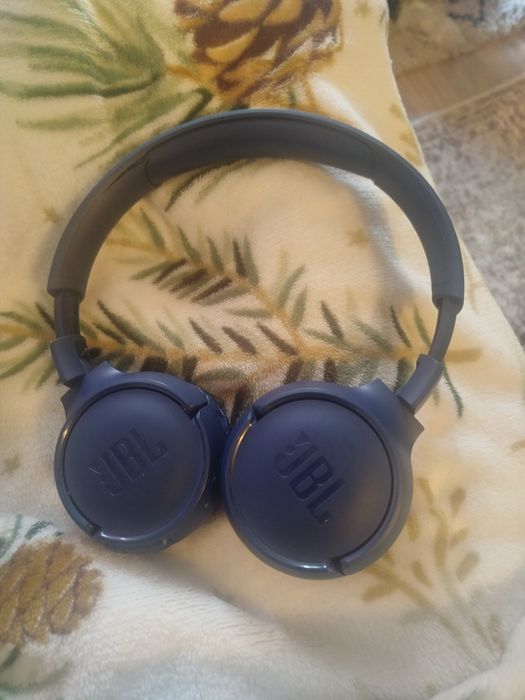 Vând căști JBL noi