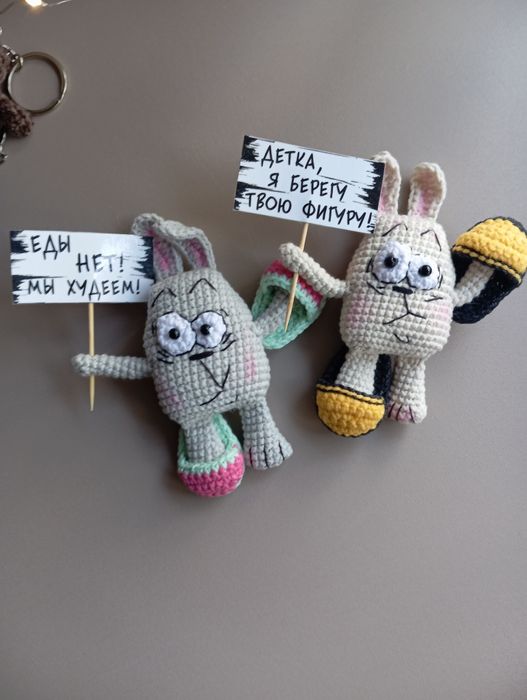 Вязаные игрушки, магниты.
