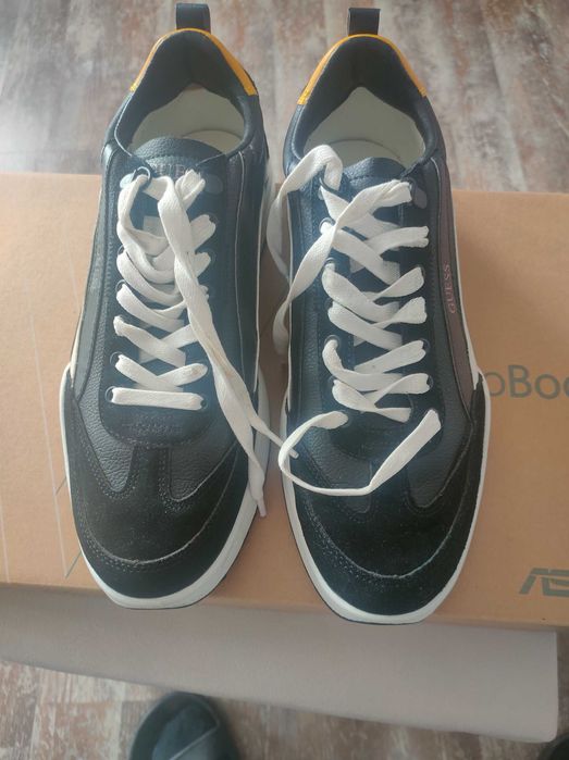 КАТО НОВИ - Оригинални мъжки обувки Guess размер 43