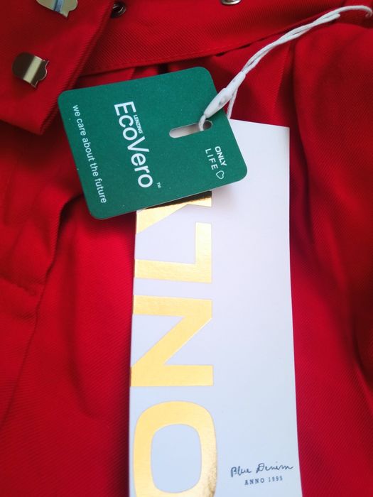 Чисто нов червен панталон ONLY 38