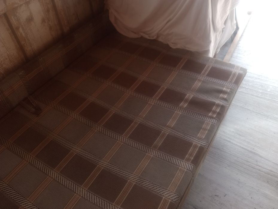 Vând canapea extensibila de două persoane in stare foarte buna