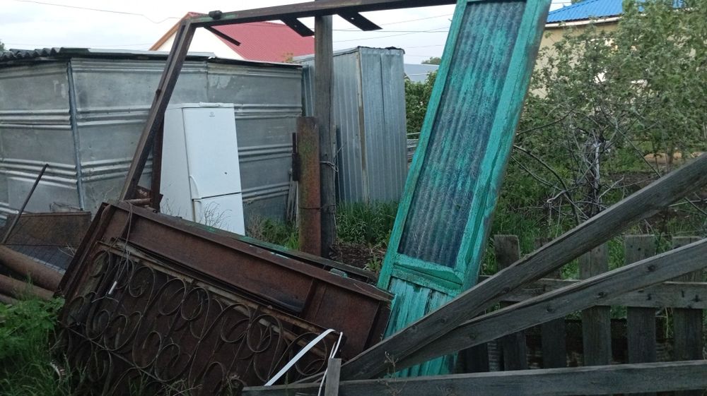 Гаражные ворота и трубы