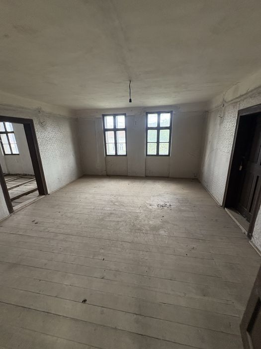 Casa de vanzare la drumul national