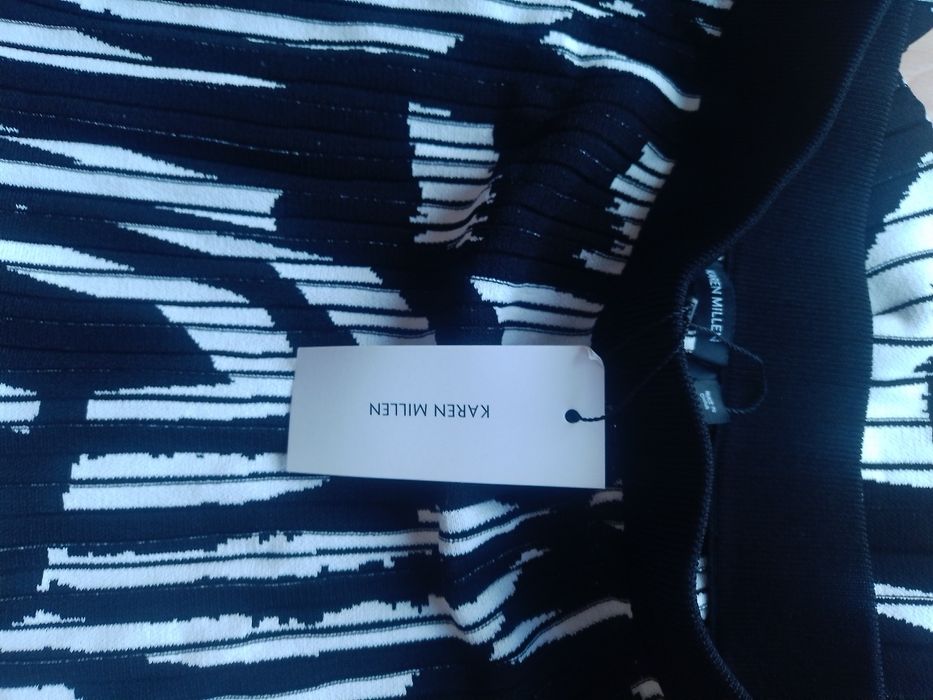 Нова пола Karen Millen