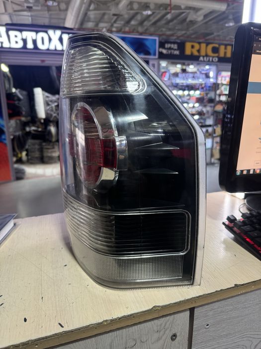 Задние стопы Паджеро 4 3х дверный