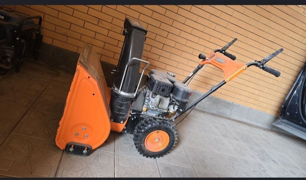 Снегоуборщик шнековый