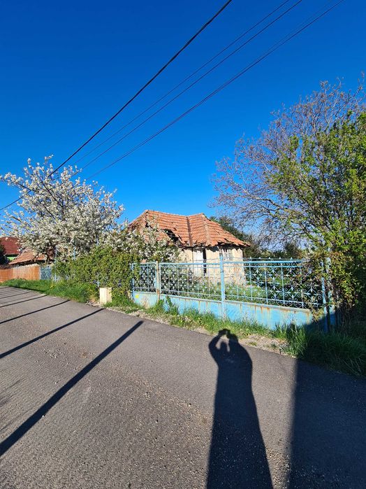Vânzare teren cu casă veche