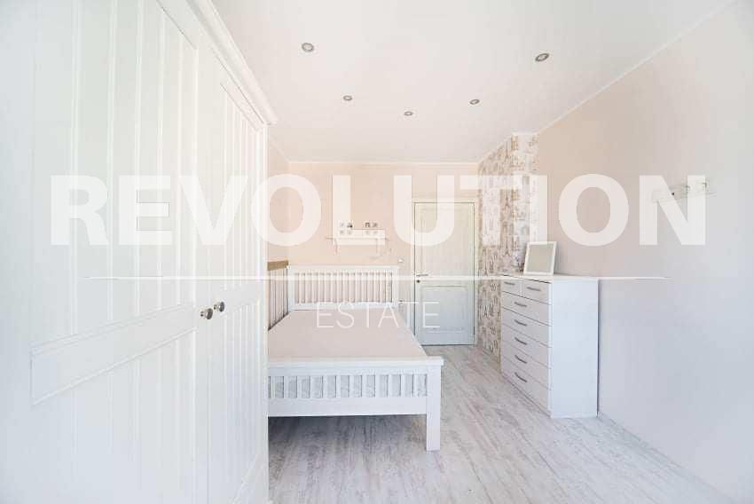 Дава се под наем Тристаен апартамент в Варна, Гръцка махала - 105 кв.м за 800 € - Снимка #5