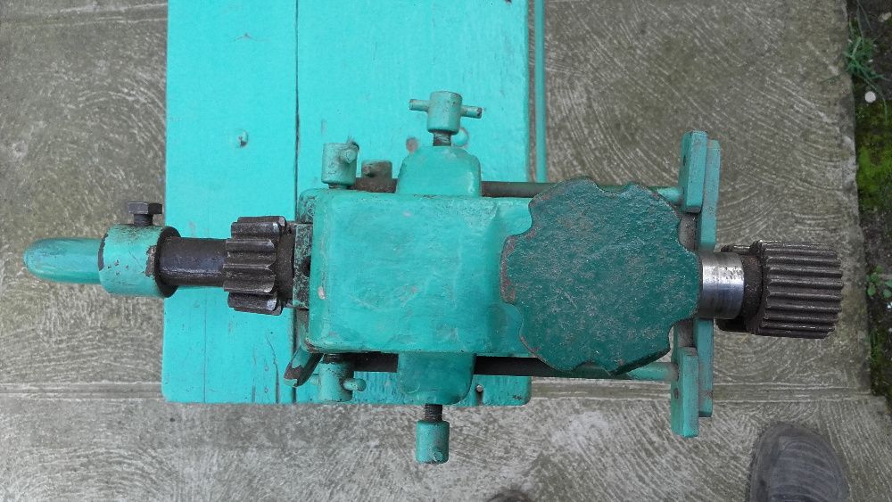 Masina bordurat tabla. Zig zag