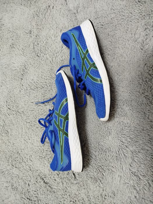 Adiasi Asics marimea 37.5