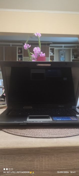 Лаптоп "ASUS"работещ