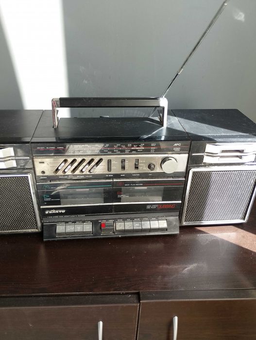 Продавам касетофон Sanyo mw211lu