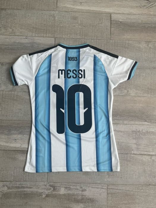 Tricouri de fotbal diferite modele si marimi!