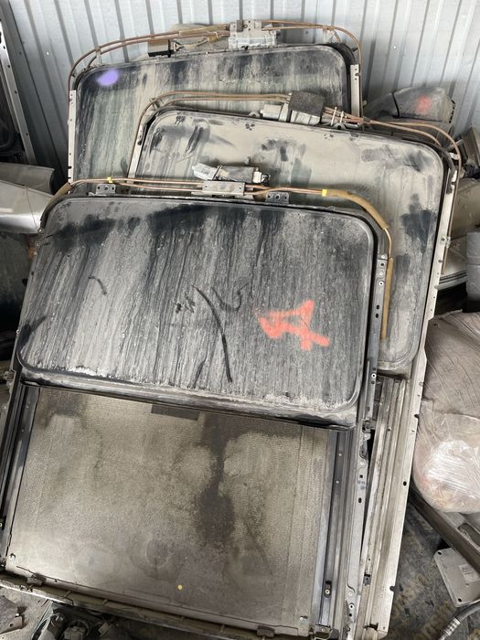 Люк машины.