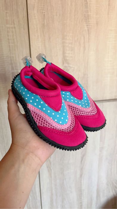 Vând papucei de apa nr 24/25