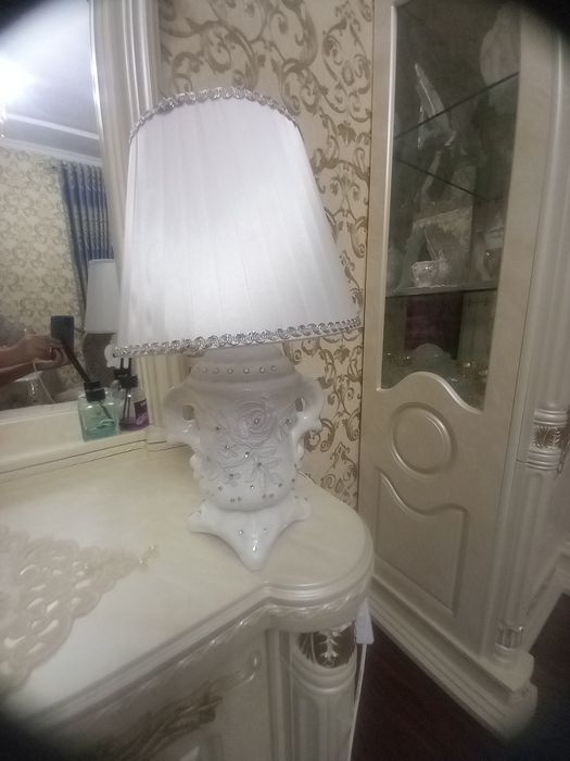 Срочно светильник сотилади