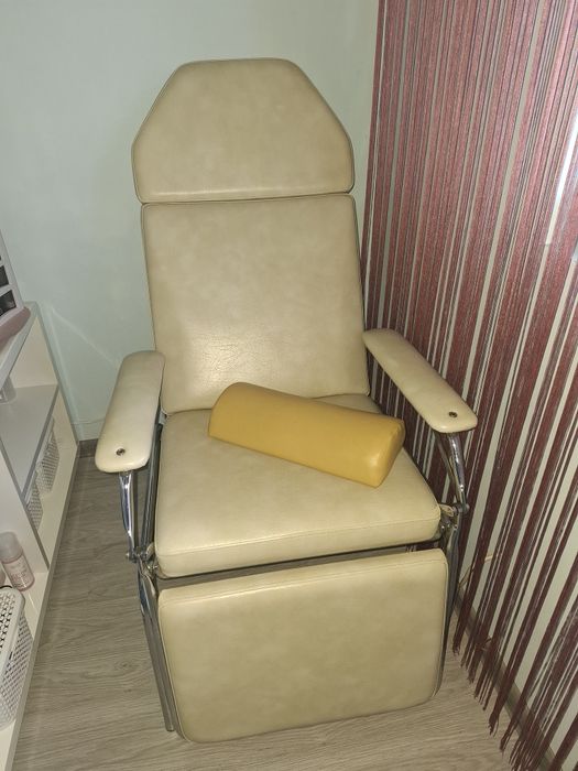 Педикюрен/косметичен стол, стойка за педикюр, етажерка