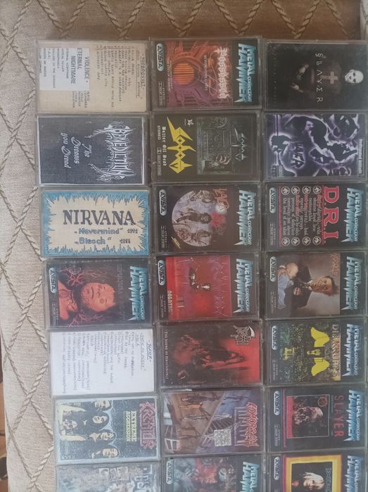 Vând colectie casete rock metal hammer