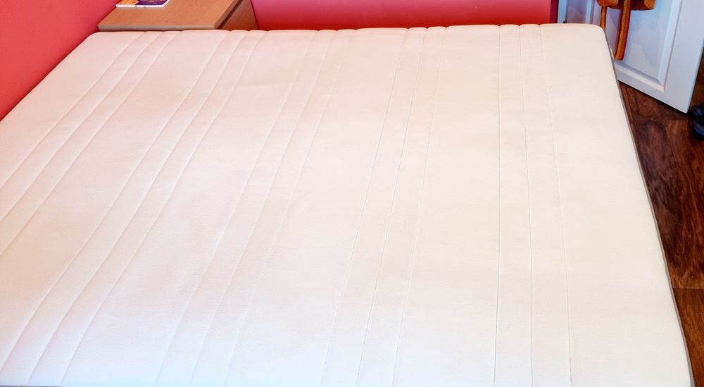 Продавам матрак с индив. пакет. пружини, много твърд, 160x200 см