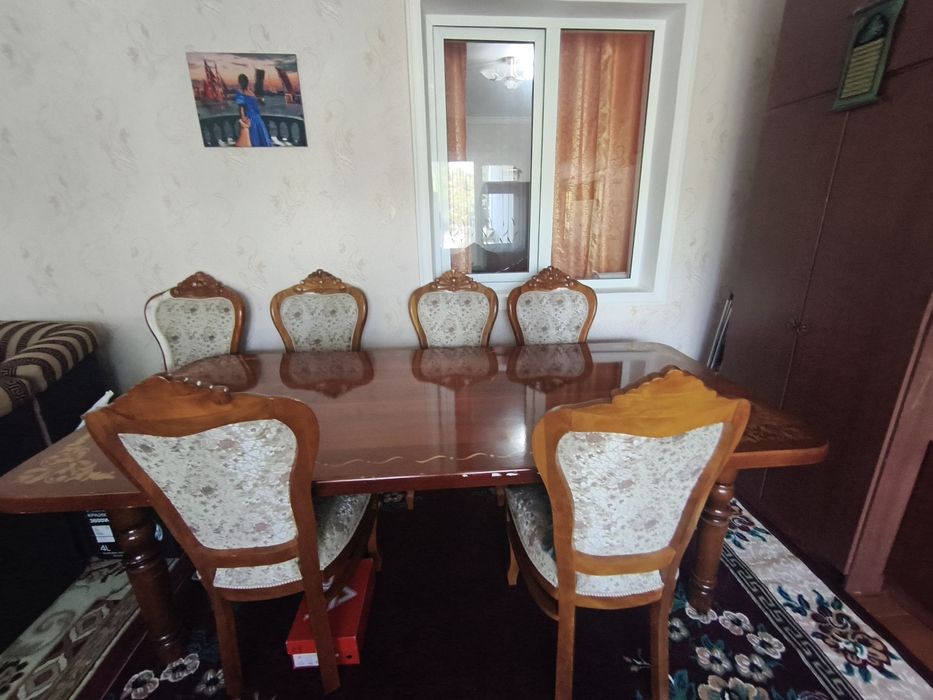 Продаётся Стол и стулья