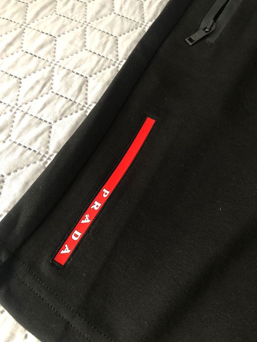 Pantaloni surti Prada