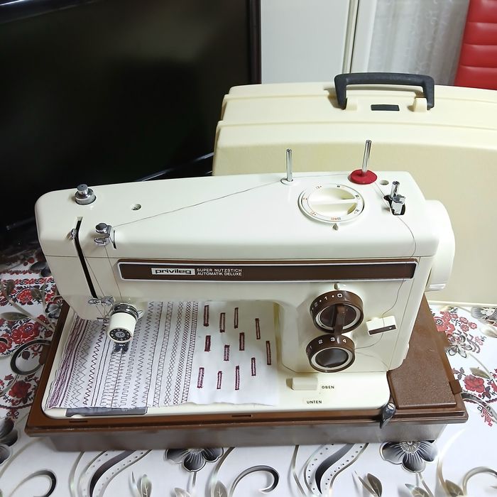 Masina de cusut PRIVILEG cu butoniera automata si multiple operatii