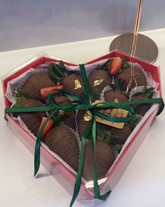 Клубника в шоколаде в наличии