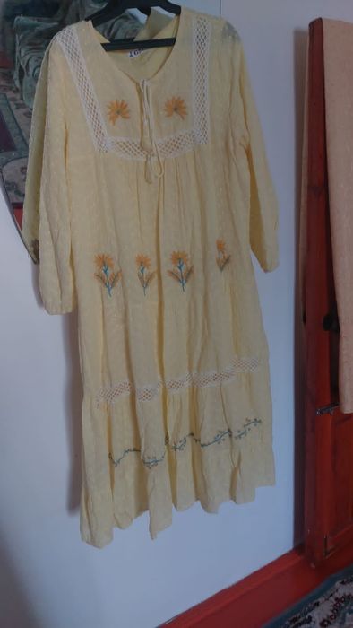 Киімдер сатылады