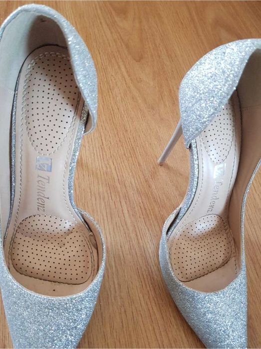 Чисто нови сребристи обувки Tendenz