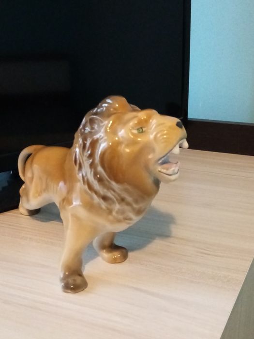 Порцеланов Лъв...