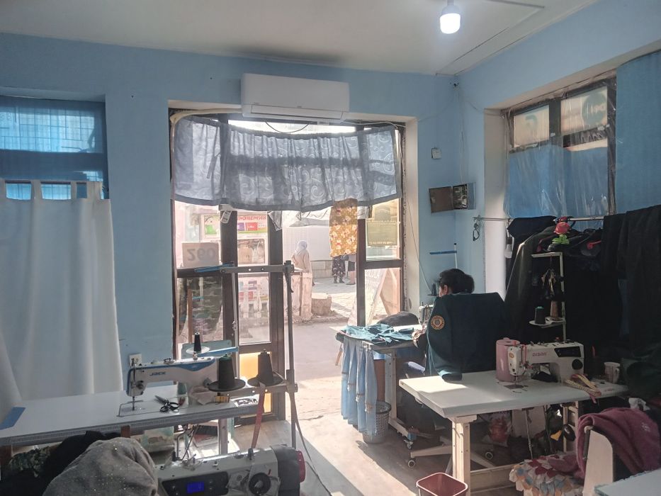 Продается 2х этажный магазин напротив курантов