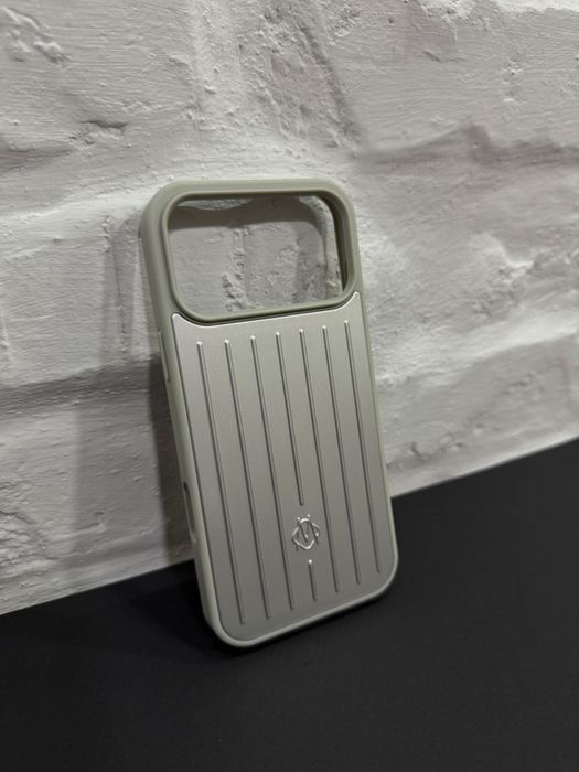 Rimowa Silver Case for iPhone 17 Pro / Max