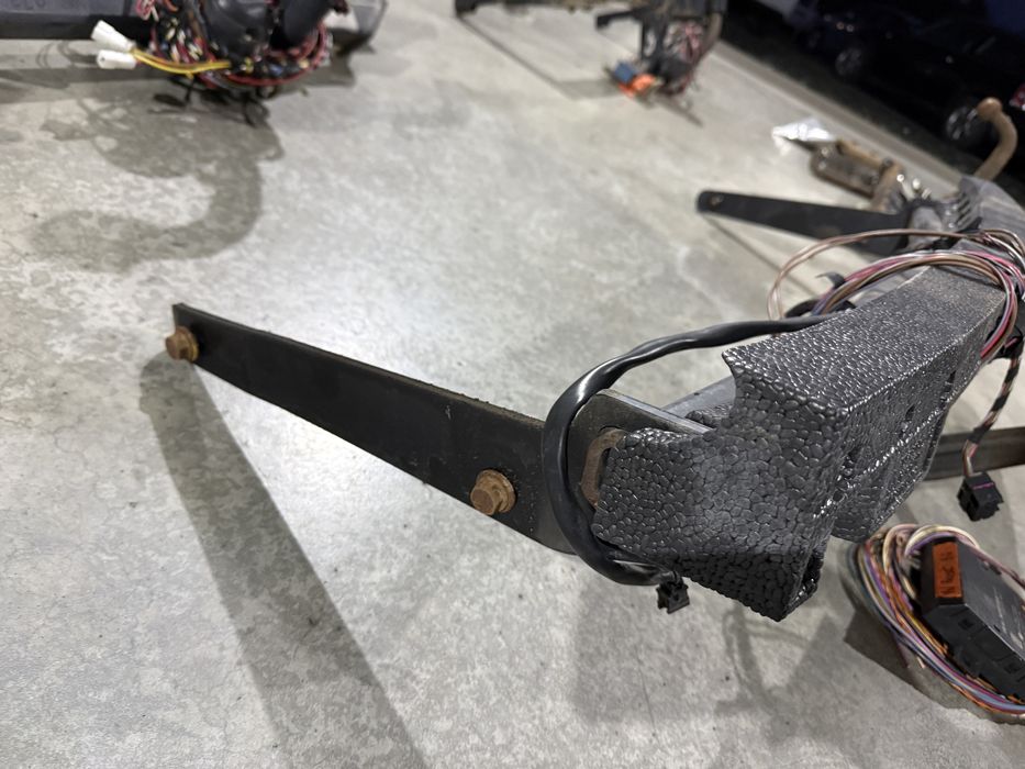 ОТЛИЧЕН Теглич С Букса, Окабеляване И Модул за *VW PASSAT B6 седан / PASSAT B6 VARIANT комби 2005г-2010г* и за *VW CADDY 2004г-2015г*